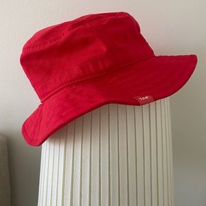 ARITZIA - TNA Bucket Hat  - Red - Size M/L Like new!